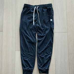 Vuori Charcoal Heather Gray Performance Joggers, size M